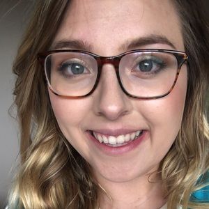 Meet your Posher, Claire